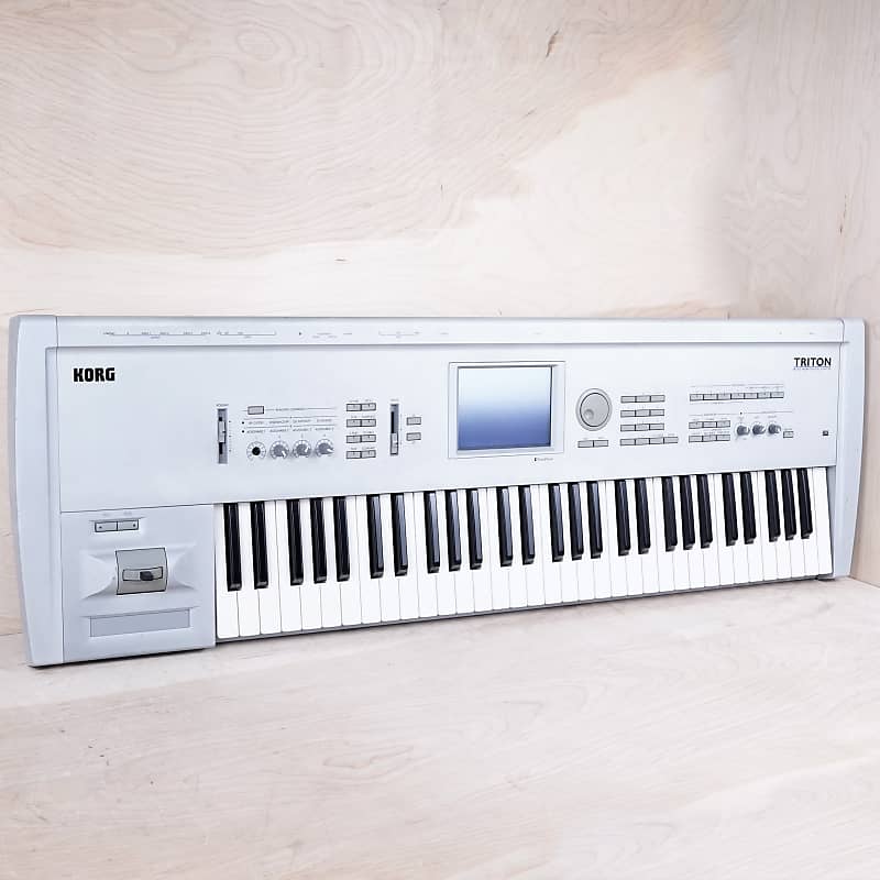 Korg Triton 61-Key 62-Voice Polyphonic Workstation (1999