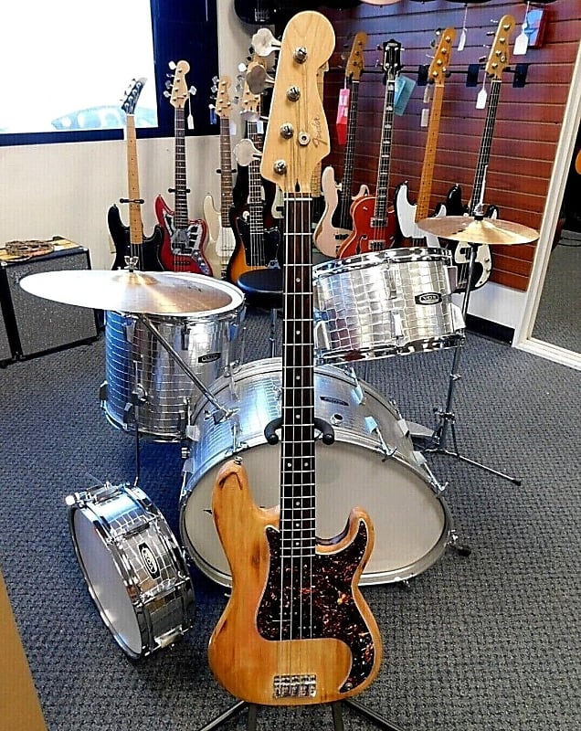 2009 Fender Squier Bullet P-Bass 