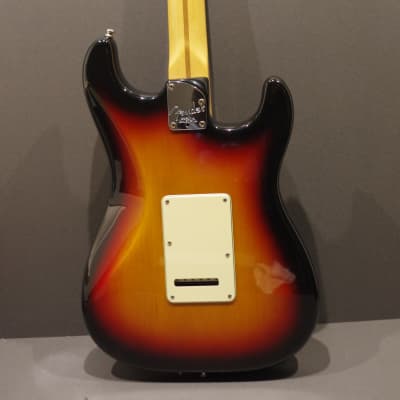 Fender American Deluxe Stratocaster Left-Handed 60th Anniversary with Maple Fretboard 2006 3-Color Sunburst USA LH image 4