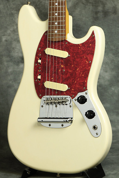 1999 Fender CIJ Japan Mustang MG66 '66 Reissue White - YouTube