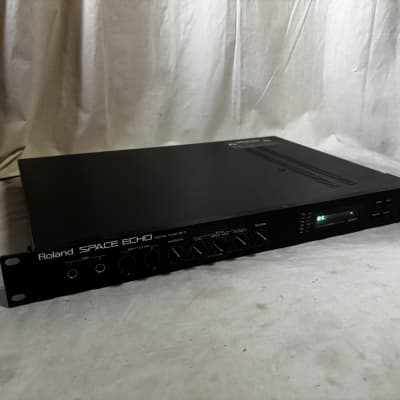 Roland RE-3 Digital Space Echo | Reverb