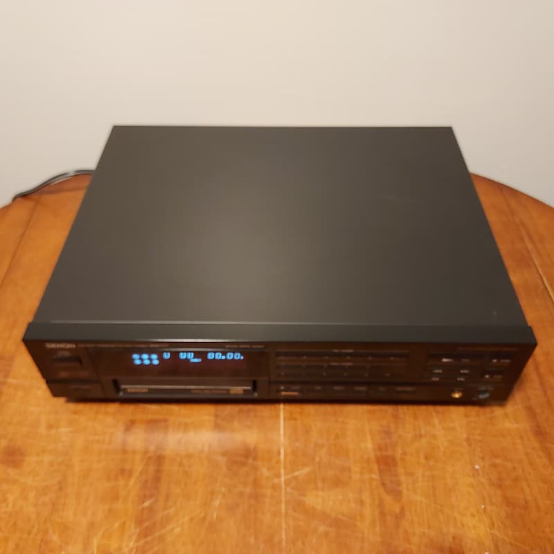 Denon DCM-777 CD changer with one top 6 disc magazine