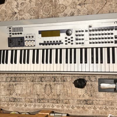 Yamaha MO8 Production Synthesizer Keyboard w Pedal