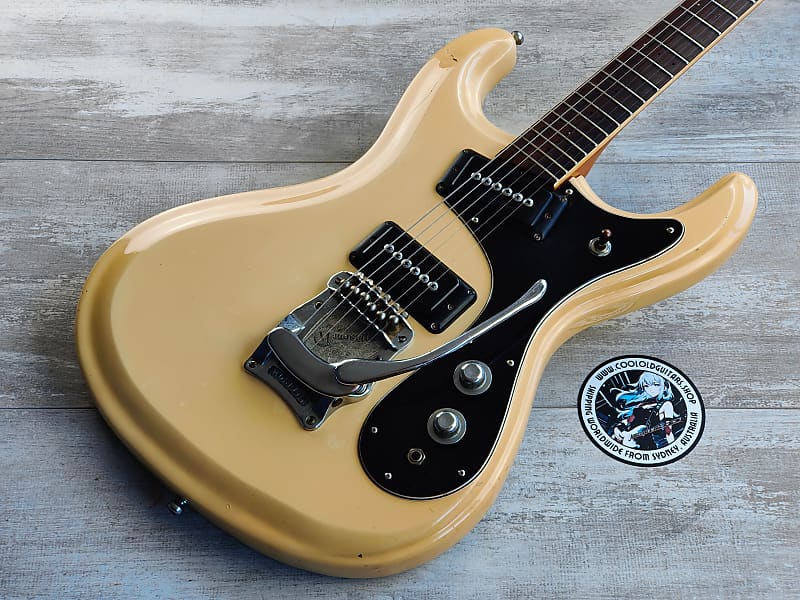 MOSRITE AVENGER BASS WHITE 1970's Mosrite Japan Avenger w