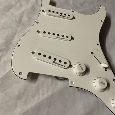 Unbranded Stratocaster Style Loaded Pickguard SSS Single Coil White image 3