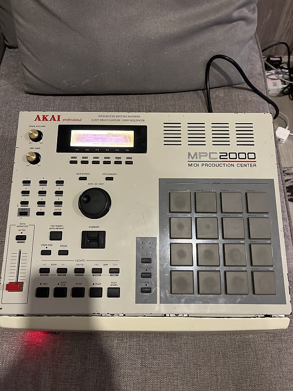 Akai Mpc2000 sampler | Reverb Canada