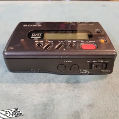 Sony DAT Walkman TCD-D7 w/ original Case, Box and Manuals Used