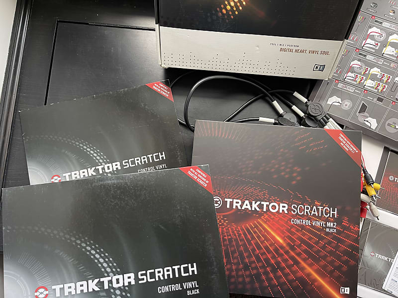 Native Instruments Audio 8 DJ Interface w/Traktor Scratch Pro Vinyl  Software and Timecode Kit