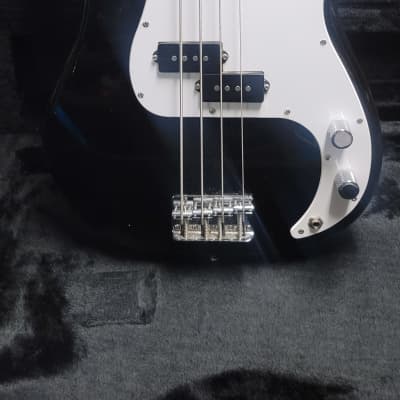 Squier Precision Bass with Rosewood Fretboard 1991 - 2008 - Black image 2