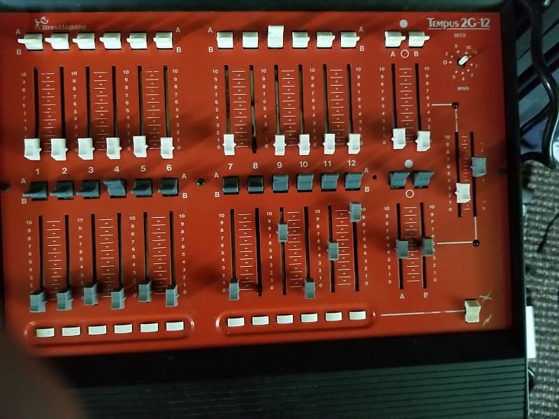 Strand Lighting Tempus 2G Desk Red Reverb