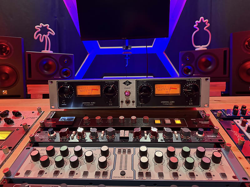 Universal Audio 2-LA-2 Twin Leveling Amplifier | Reverb