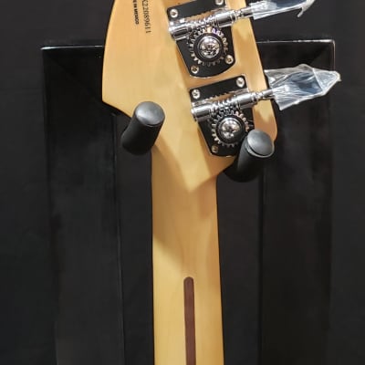 Fender Player Jazz Bass with Maple Fretboard 2022 3-Tone Sunburst image 6