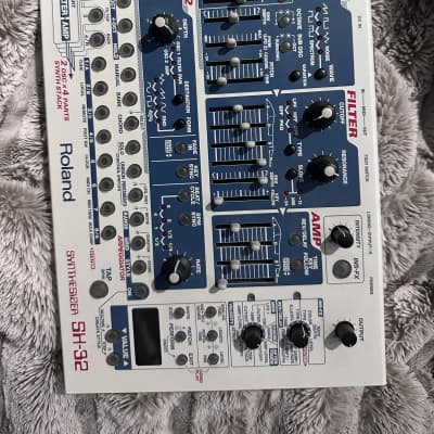 Roland SH-32 Desktop Synthesizer Module 2002 - 2004 - White