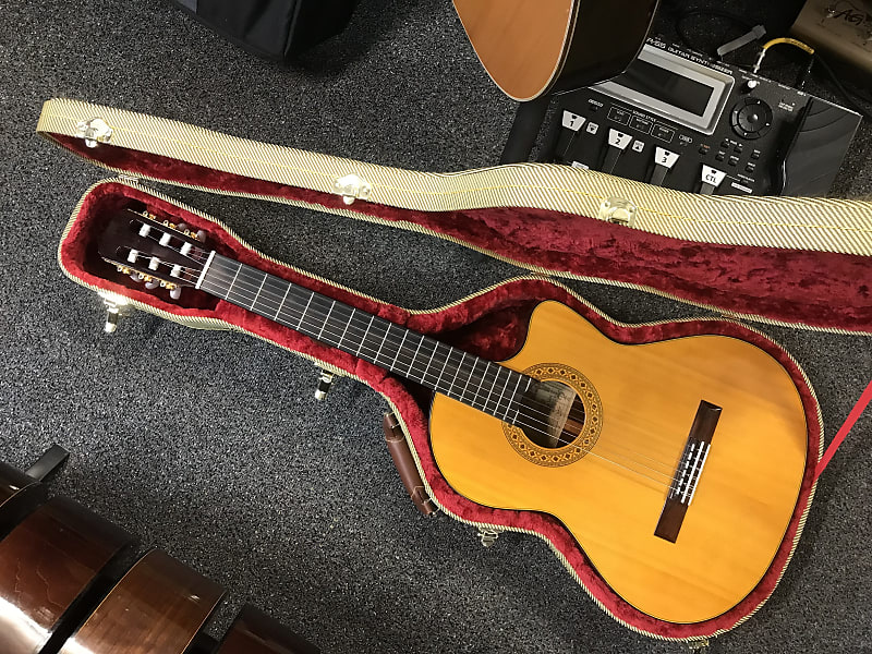 ALVAREZ YAIRI CY127CE Classical Acoustic Electric Guitar made in Japan  1980s-1990s with beautiful hard case and keys.