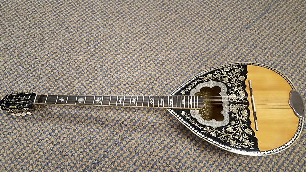 Sakis bouzouki shop
