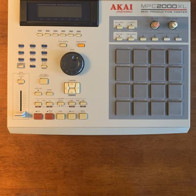 Akai MPC2000XL MIDI Production Center 2000 - 2005 - Grey