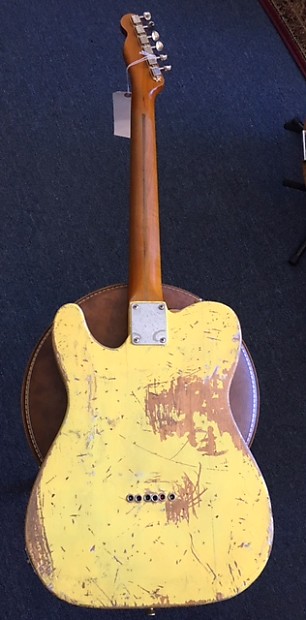 Pecaros guitar store shop