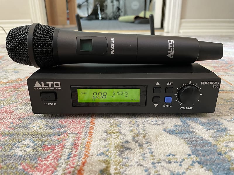 Alto Professional Radius 200 UHF True Diversity Wireless Microphone System