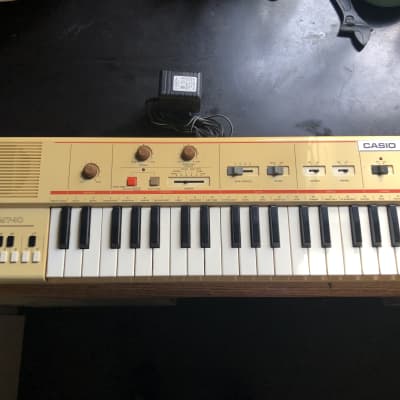 Casio MT-40 1981 - White