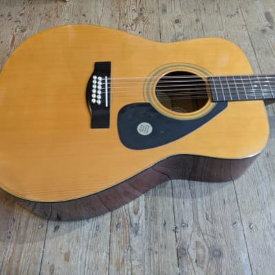 YAMAHA FG411 acoustic guitars