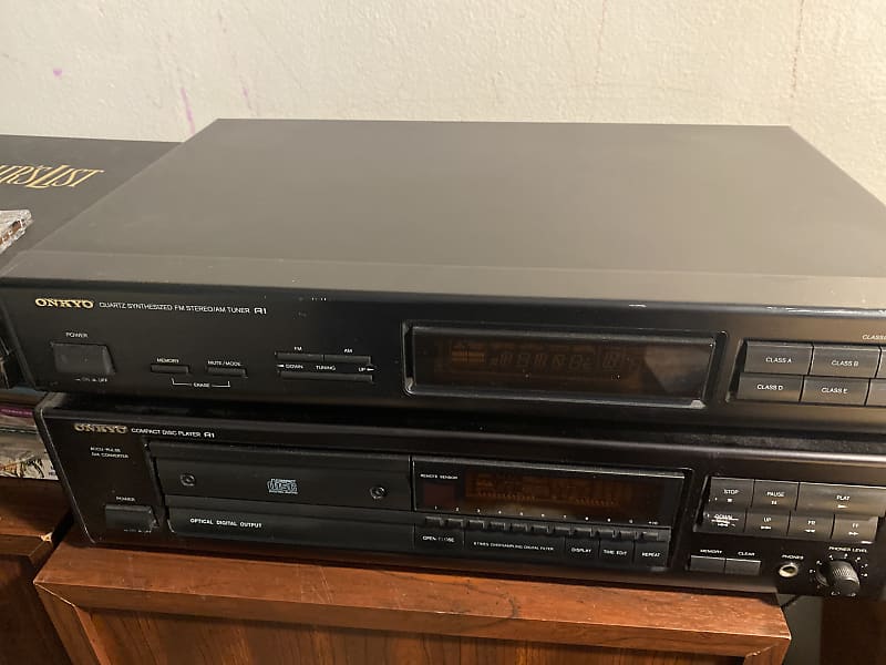 Onkyo cd player and tunner T401-dx702 1989 - Black  			