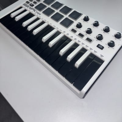 Akai MPK Mini MKIII 25-Key MIDI Controller 2020 - Present - White with Black Keys
