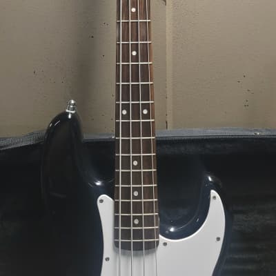Squier Precision Bass with Rosewood Fretboard 1991 - 2008 - Black image 3