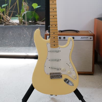 Fender Yngwie Malmsteen Artist Series Signature Stratocaster with Maple Fretboard 2007 - Present - Vintage White image 2