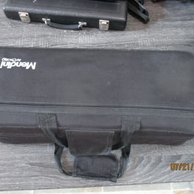 Mendoni brand trumpet with case and mouthpiece image 5