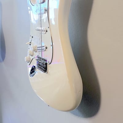 Upgraded (Read) Fender Lefty Left Handed Stratocaster Maple Fingerboard White MIM image 3