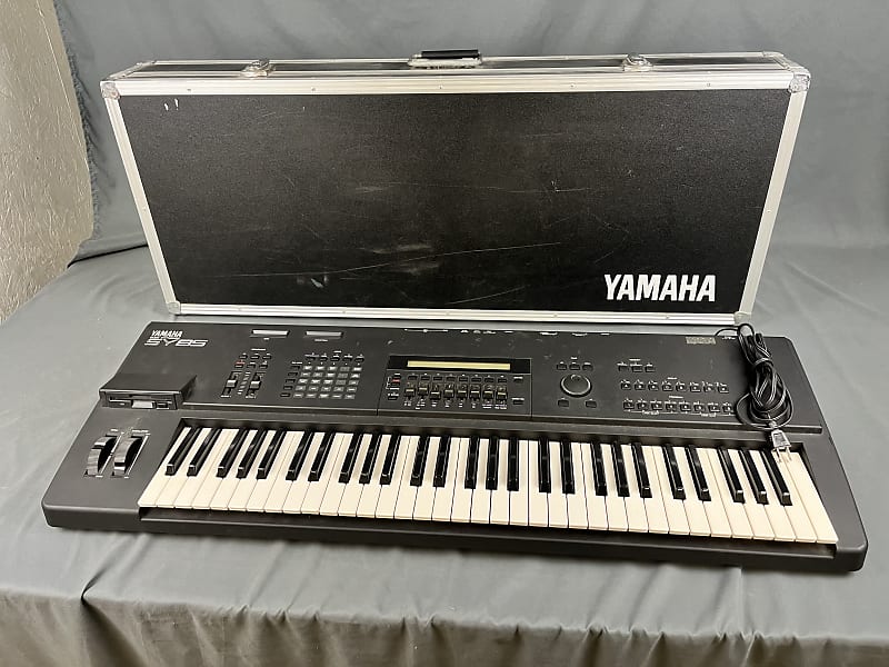 Yamaha SY-85 VIntage synth with Flight Case