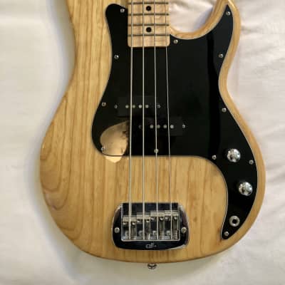 G&L Tribute LB-100 Electric Bass Maple Fingerboard Gloss Natural for sale