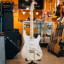 Fender USA Stratocaster 2009-2010 White w/ Fender Chainsaw Case - Used