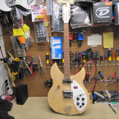 Rickenbacker 330 2022 - Mapleglo - NOS, Never Retailed - You will be the 1st Owner! image 4