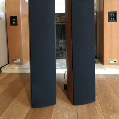 KEF  Q Series iQ5, one pair speakers, excellent condition image 2