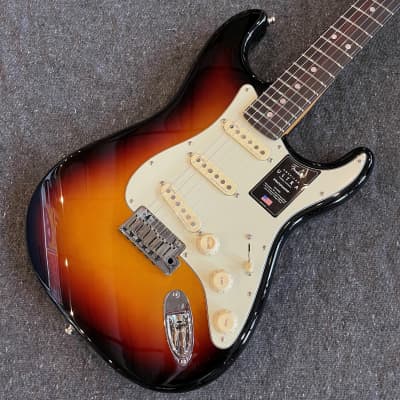 Fender American Ultra Stratocaster RW Ultraburst 7lbs, 15oz US210042657 image 3