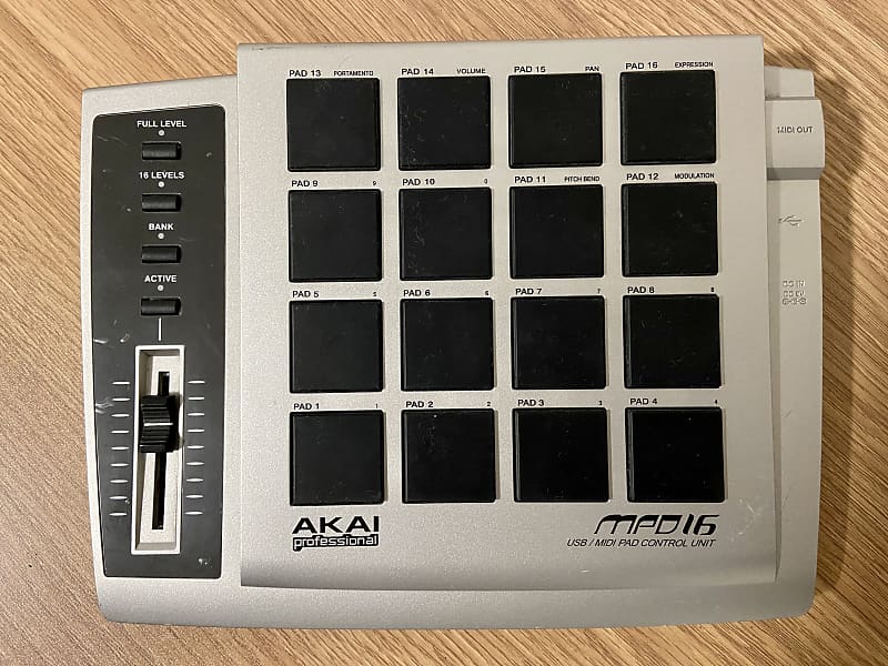 Akai MPD16