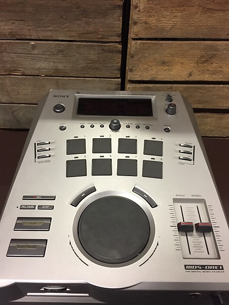 Sony MDS-DRE1 minidisc recorder / player in silver made in