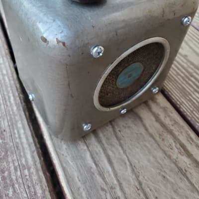 Dentone Boutique 9 volt guitar amplifier amp Utiliphone Art Deco Airstream 2024 metal image 2