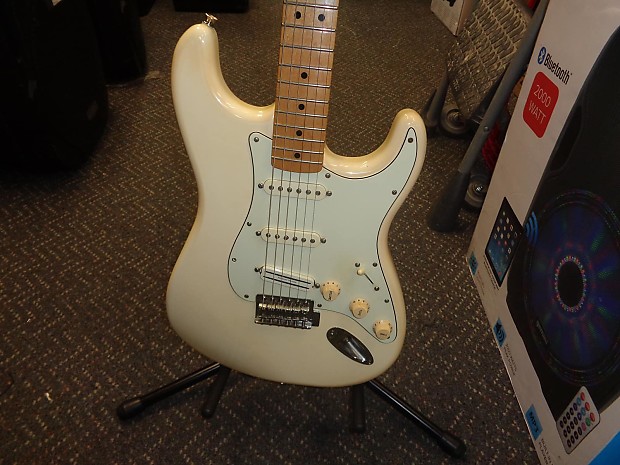 Second hand mexican fender stratocaster new arrivals