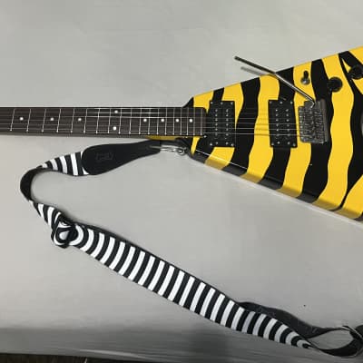 Arbor flying v 1978-1984 - yellow & black bumble bee / tiger stripe image 2
