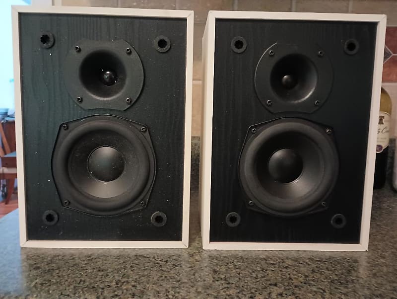 Klipsch KG 0.5 bookshelf speakers in very good condition - 2000  			