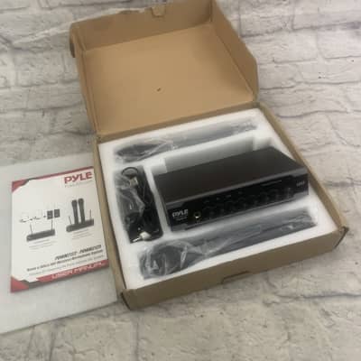 Pyle PDW M8900 Pyle Rack Mount 8 Channel Wireless 8 Headsets and 8