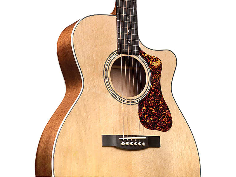 Guitare Taylor acoustique 4 cordes (dont deux doublées)