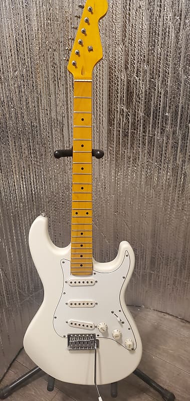 Dean Stratocaster 2004 body- White-New High Quality OEM neck | Reverb