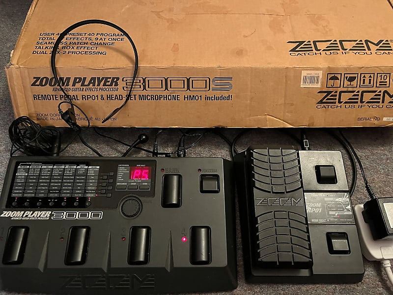 Zoom ZOOM PLAYER 3000S ADVANCED GUITAR EFFECTS PROCESSOR REMOTE PEDAL RP01  & HEAD-SET MICROPHONE HM01