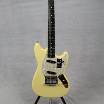 Fender American Performer Mustang Rosewood Fingerboard Vintage White w/ Bag image 1
