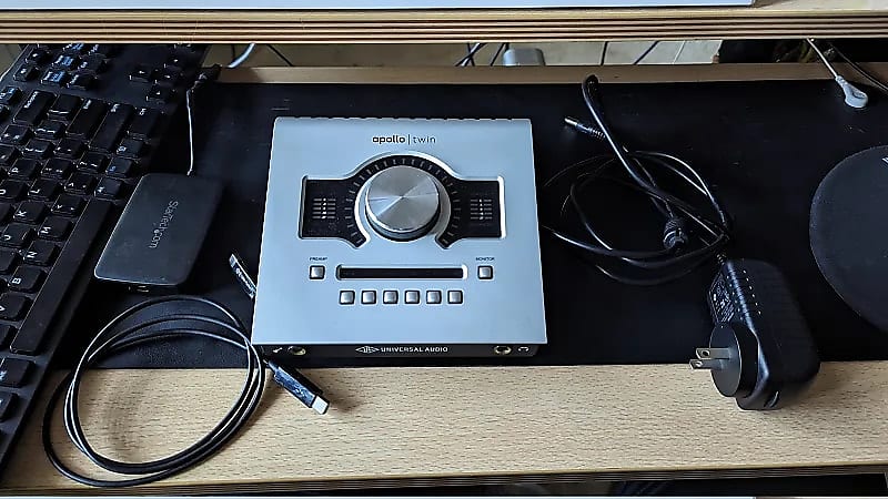 Universal Audio Apollo Twin DUO Thunderbolt Audio Interface with 32 Plugins