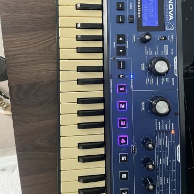 Novation Mininova 2012 - Bleue image 2