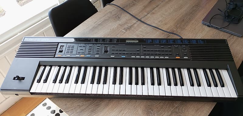 Roland E-20 Synthesizer Keyboard (1988)